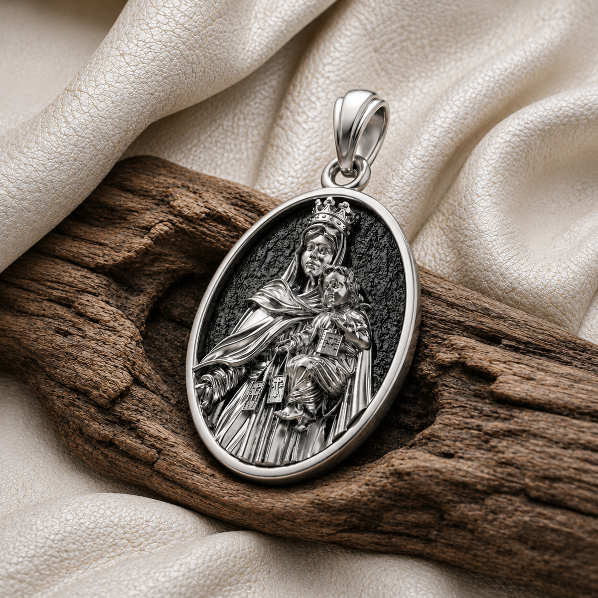 Colgante Medalla Virgen del Carmen Patrona de Chile Plata 925
