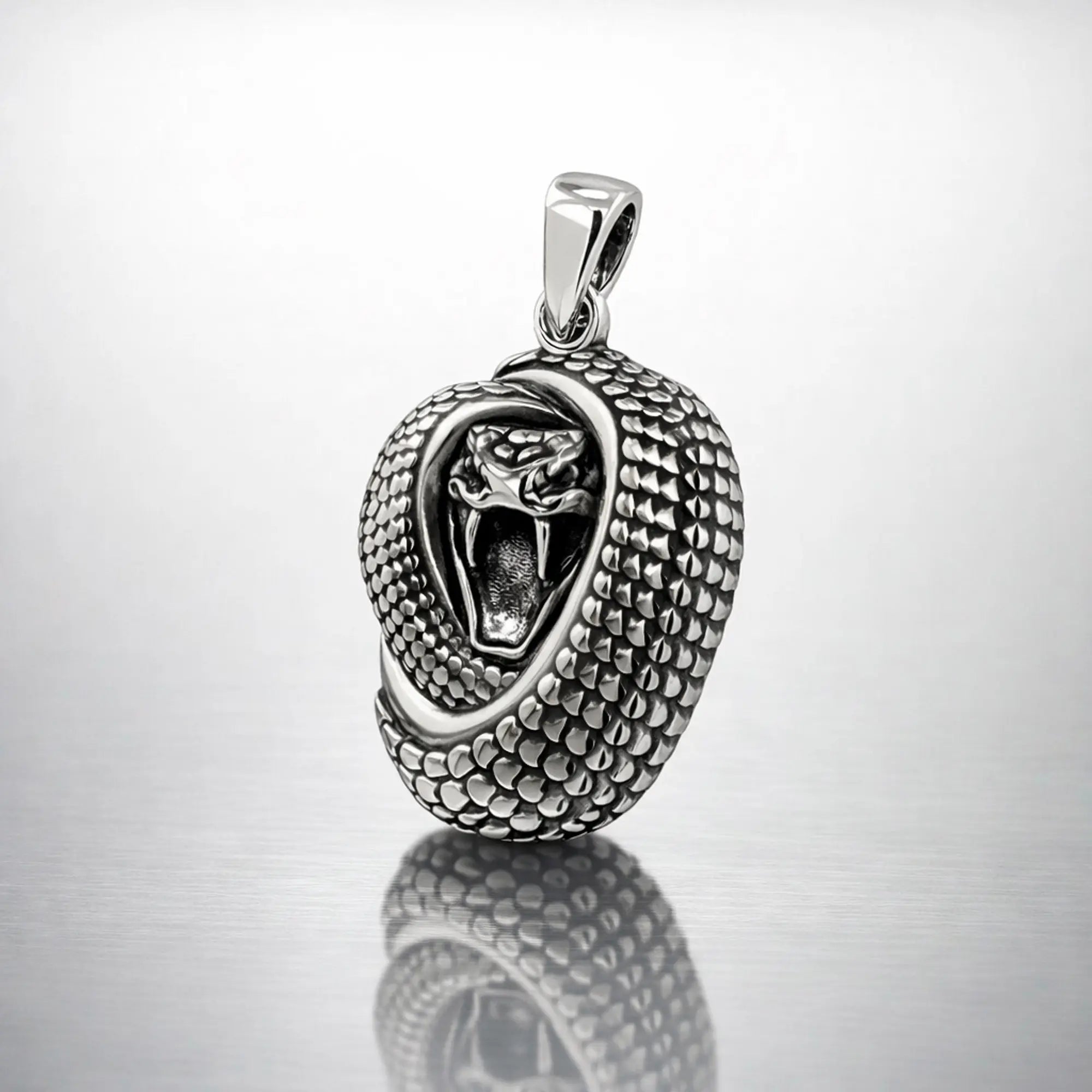 Colgante Serpiente Cobra Real Egipcia en Plata 925
