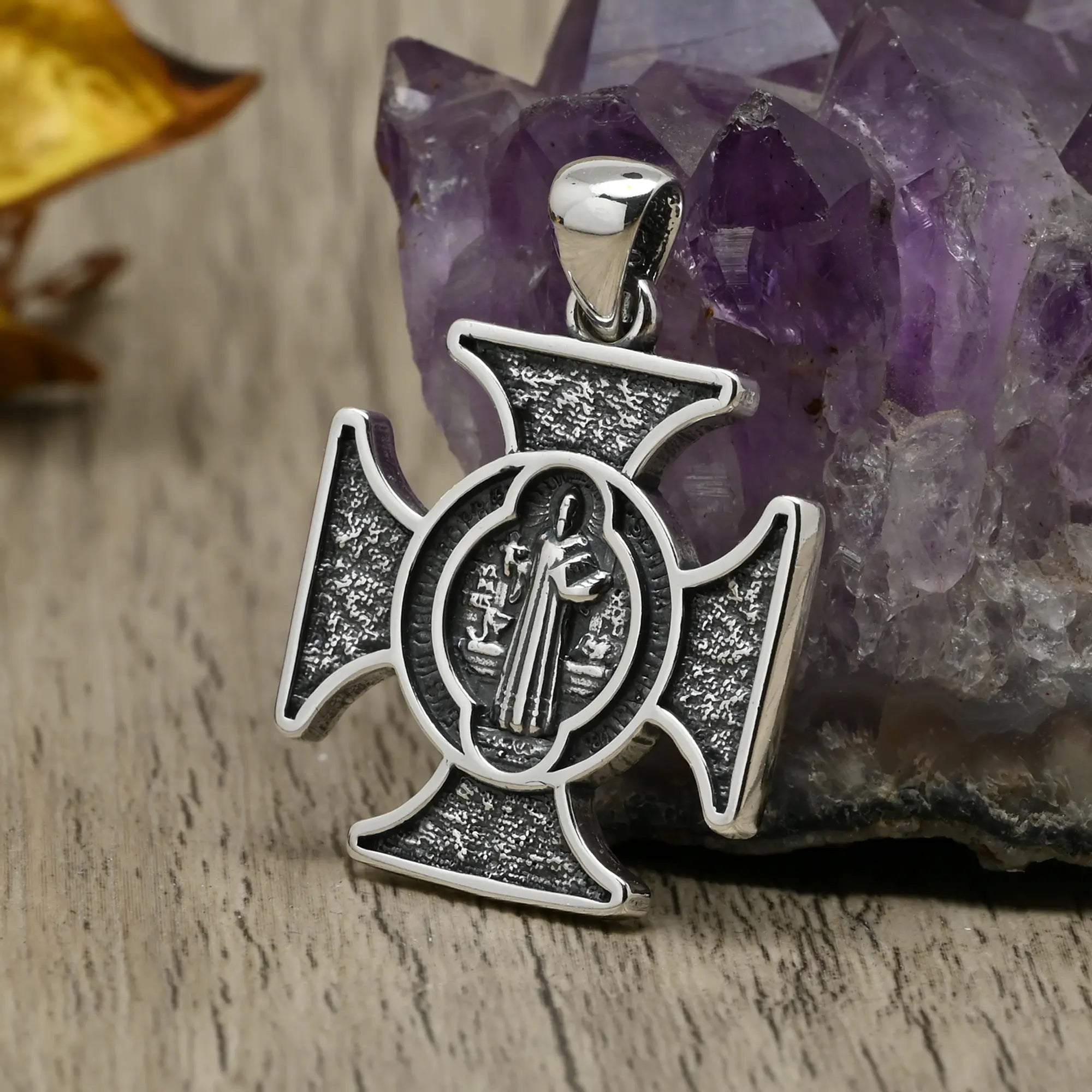 Colgante Cruz de San Benito en Plata 925