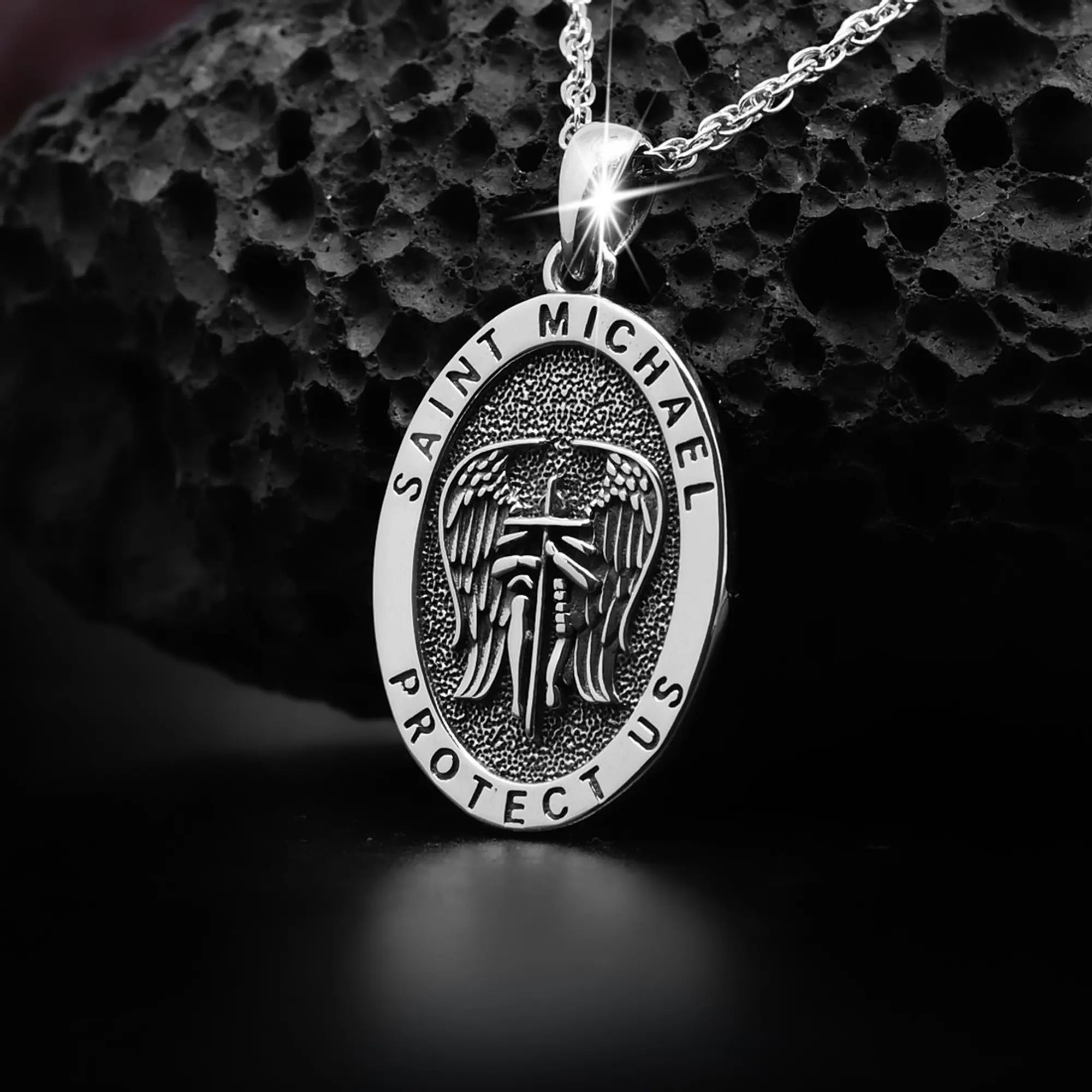 Colgante Placa Saint Michael Arcángel Ovalado en Plata 925