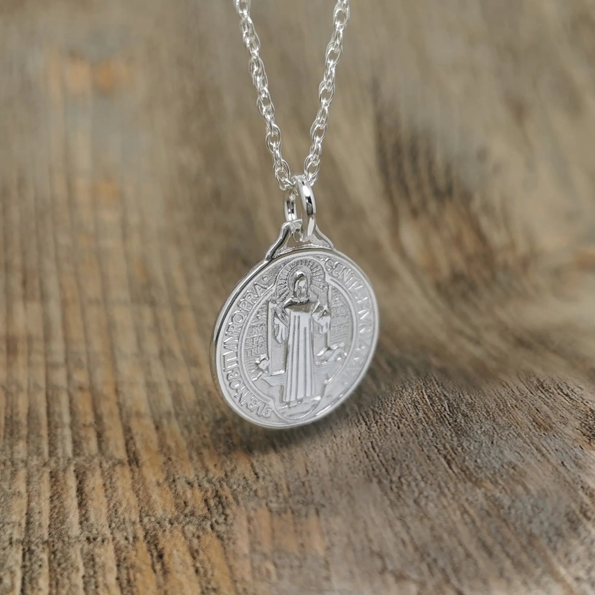 Colgante Placa San Benito 17mm en Plata 925