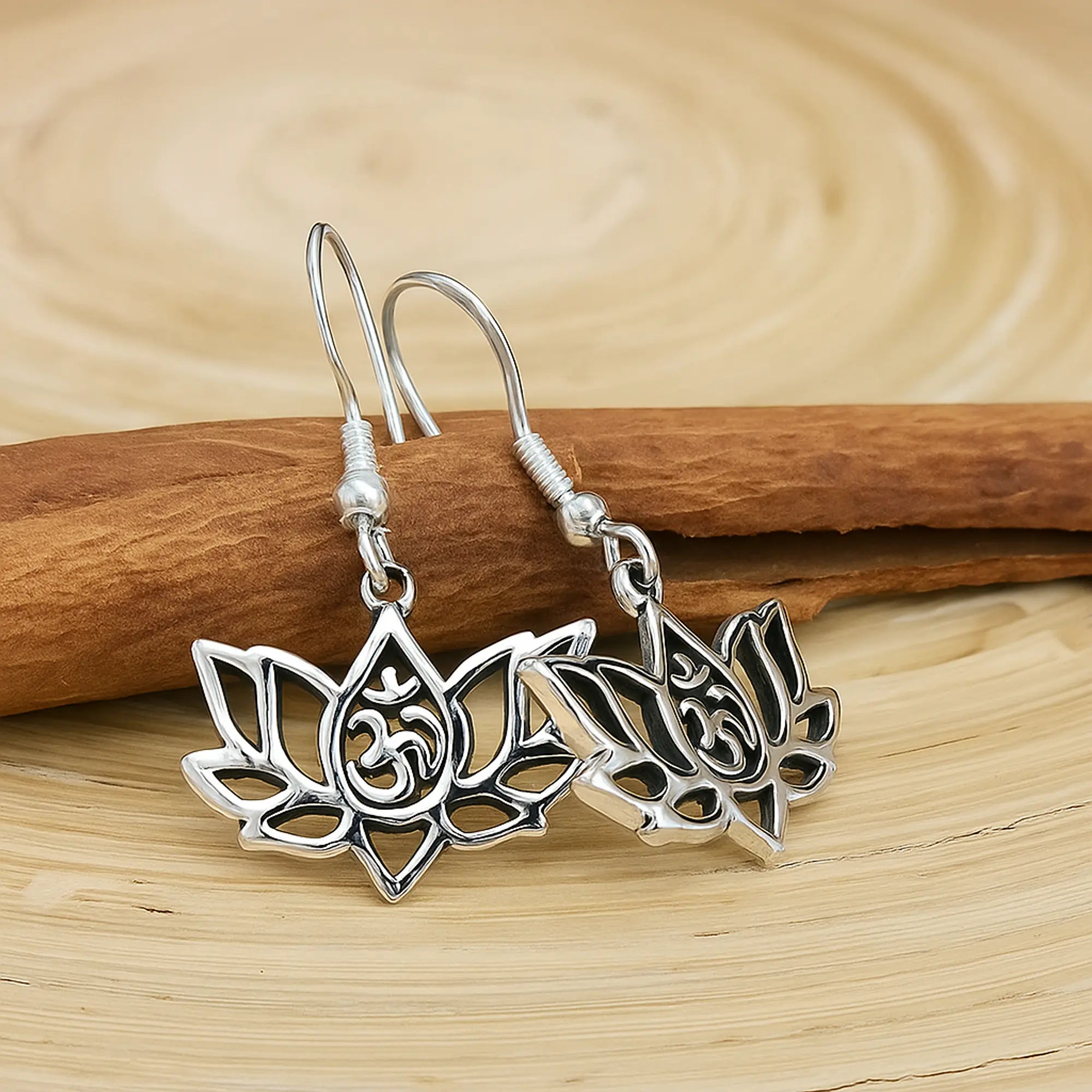 Aros Colgantes Flor de Loto Om en Plata 925
