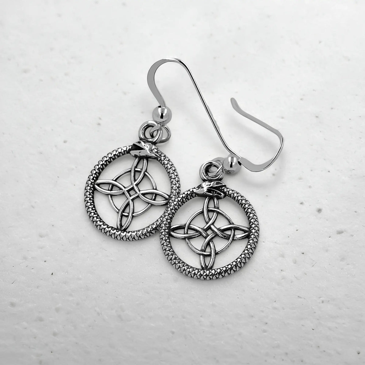 Aros Colgantes Serpiente Ouroboros con Nudo de la Bruja en Plata 925