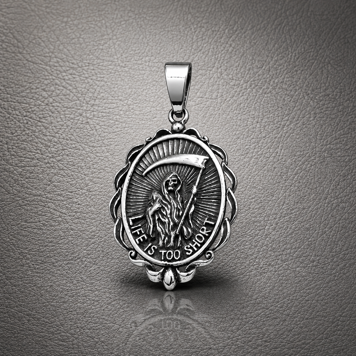 Colgante Santa Muerte con Mundo en Plata 925