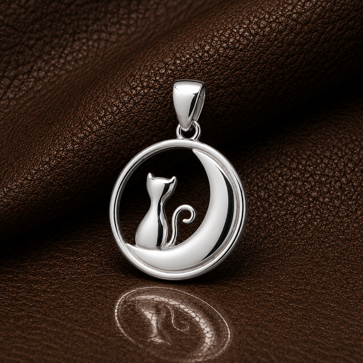 Colgante Gato sobre Luna Creciente 20mm en Plata 925