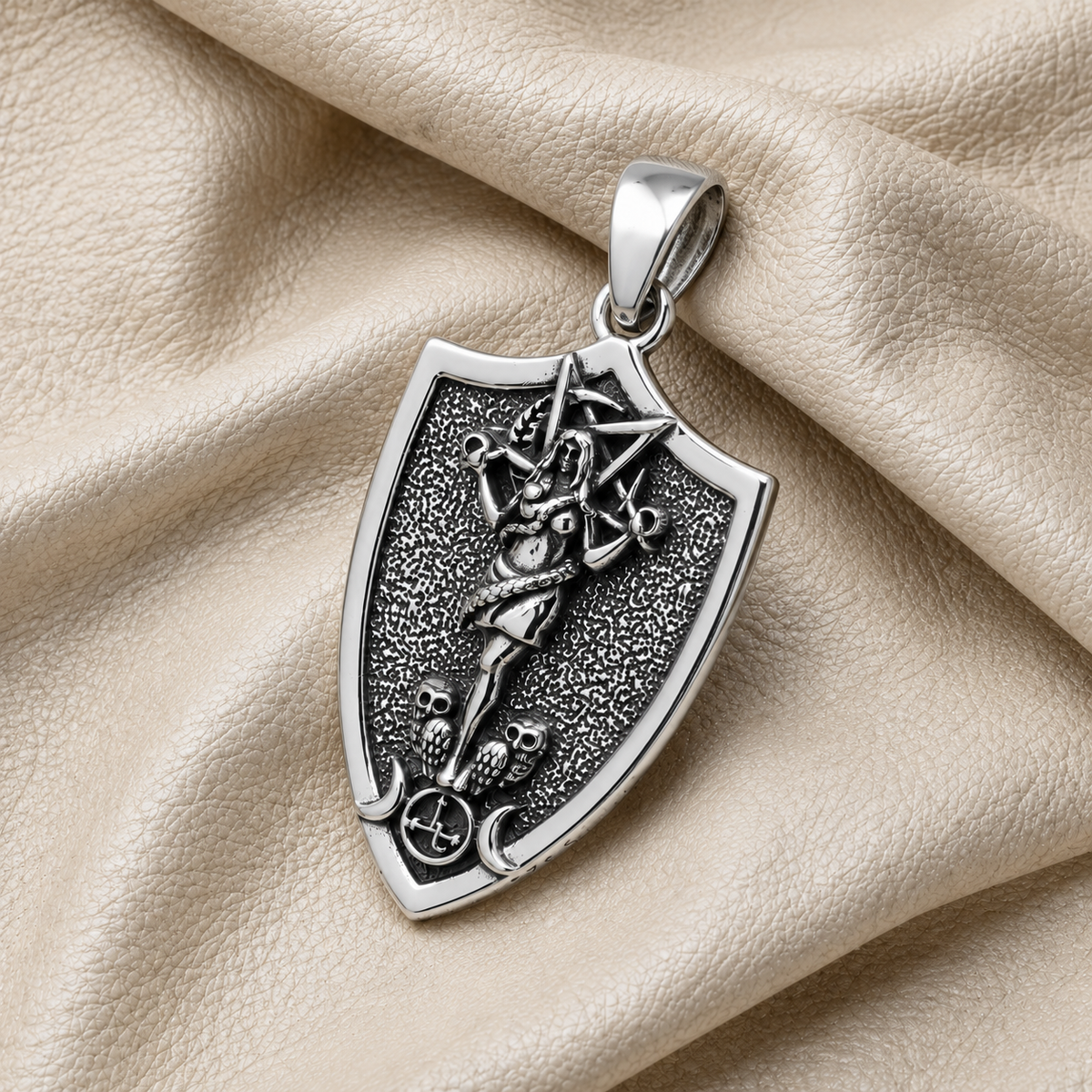 Colgante Escudo Diosa Lilith con Pentagrama y Búhos en Plata 925