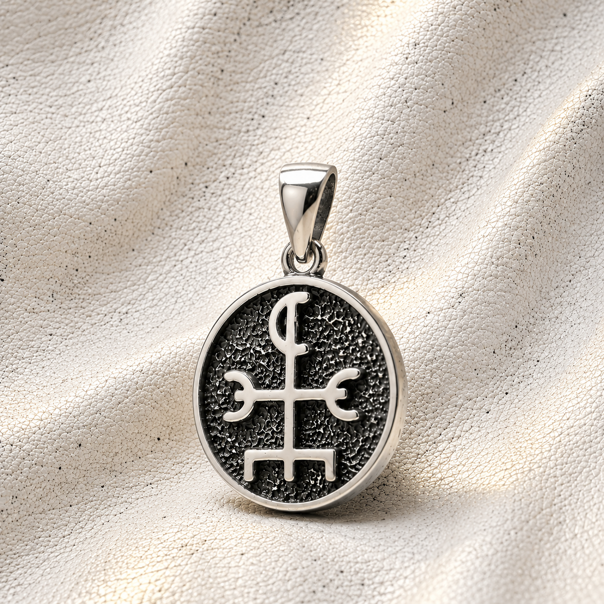 Colgante Runa Del Mago 16mm en Plata 925