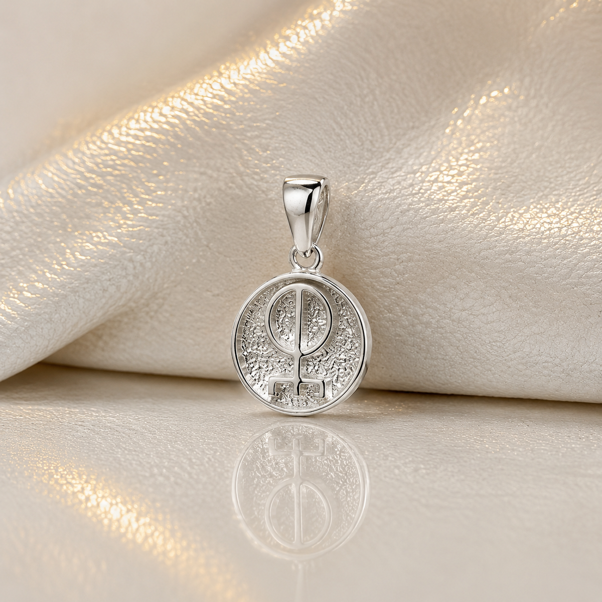 Colgante Runa Del Amor Mini 10,5mm en Plata 925