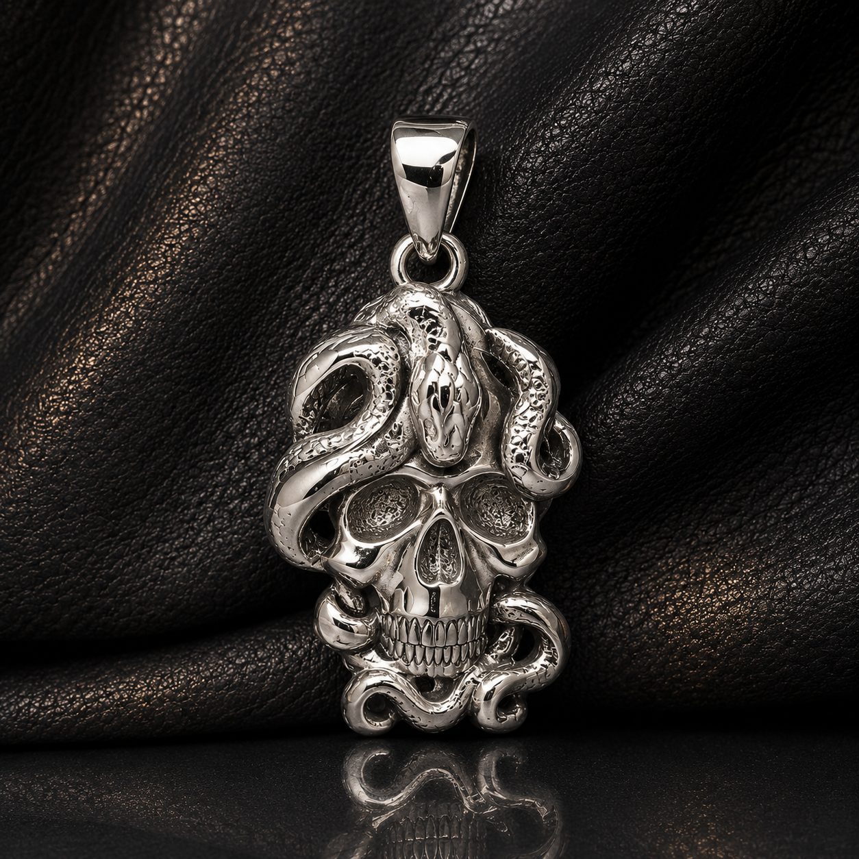 Colgante Calavera con Serpiente en Plata 925