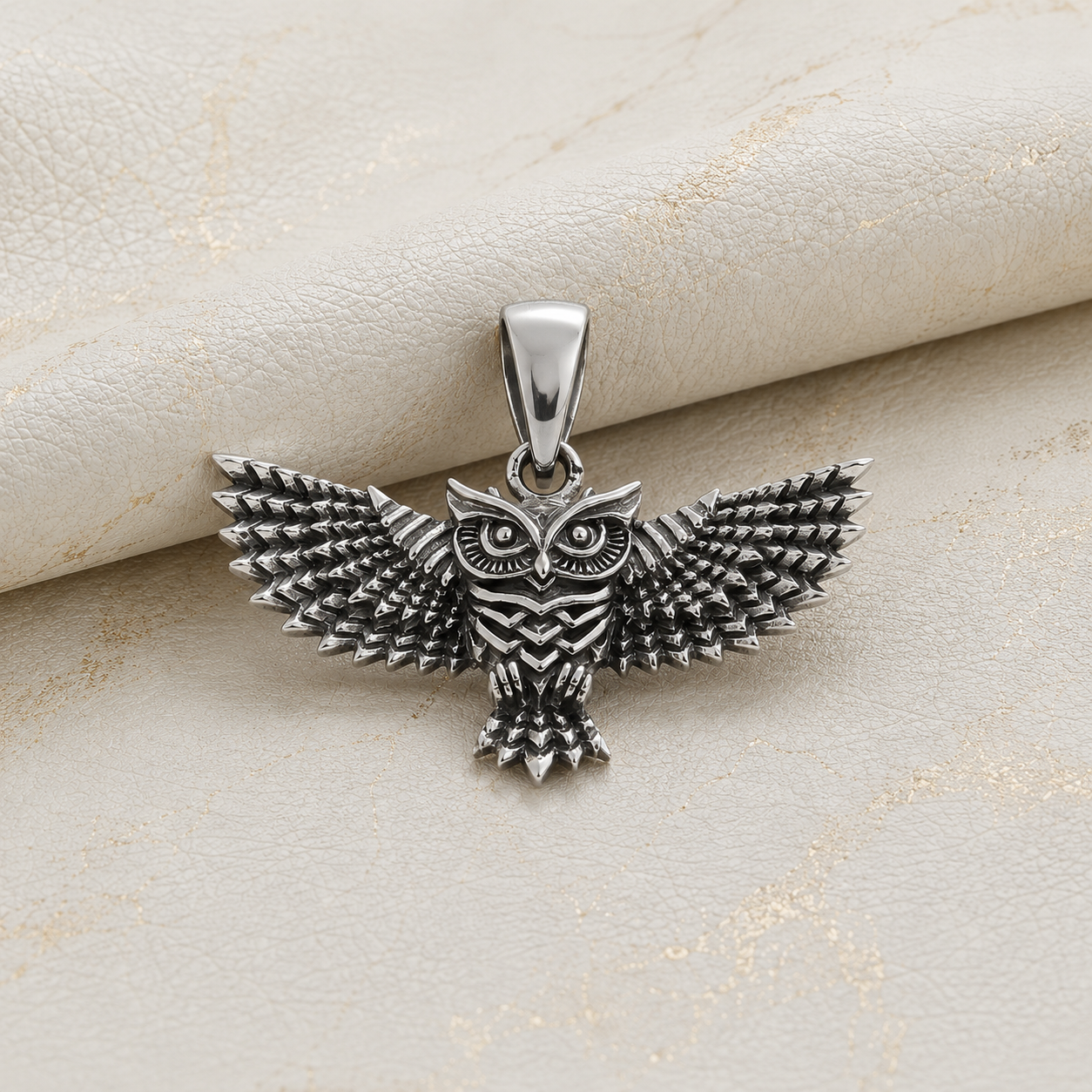 Colgante Búho con Alas Extendidas en Plata 925