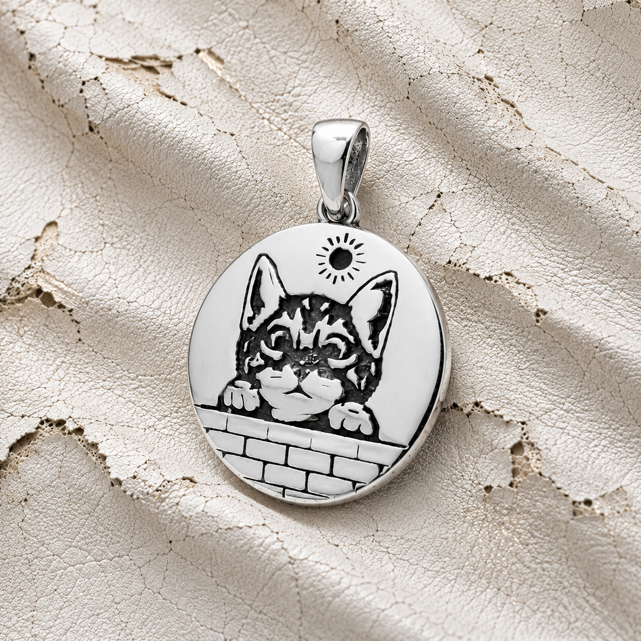 Colgante Placa Gato en Muro 19mm en Plata 925