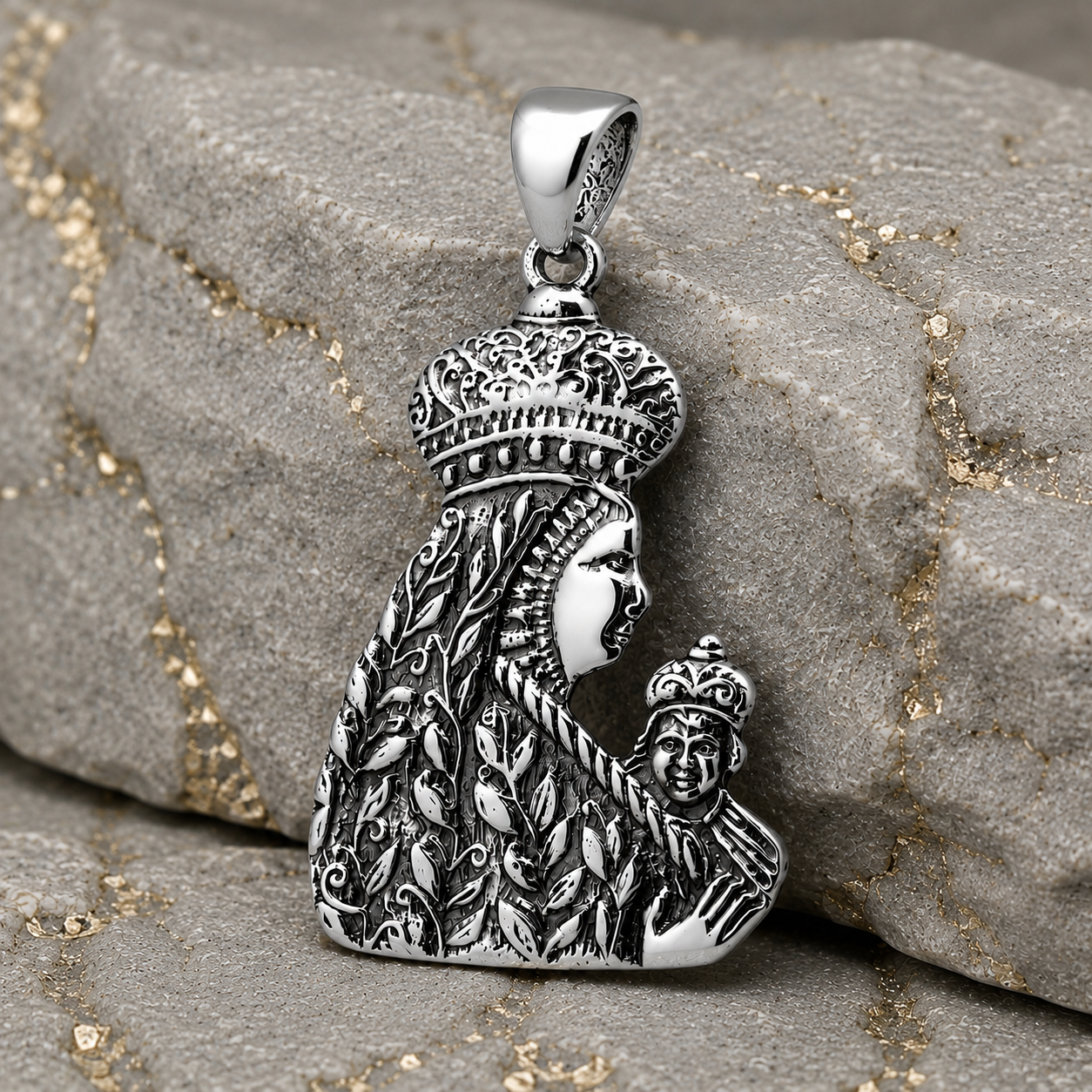 Colgante Medallón Virgen de Montserrat Gran Formato Plata 925