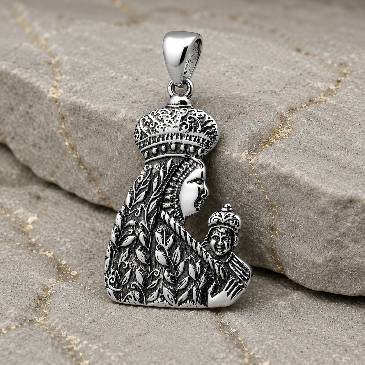 Colgante Medalla Virgen de Montserrat Mediana Plata 925