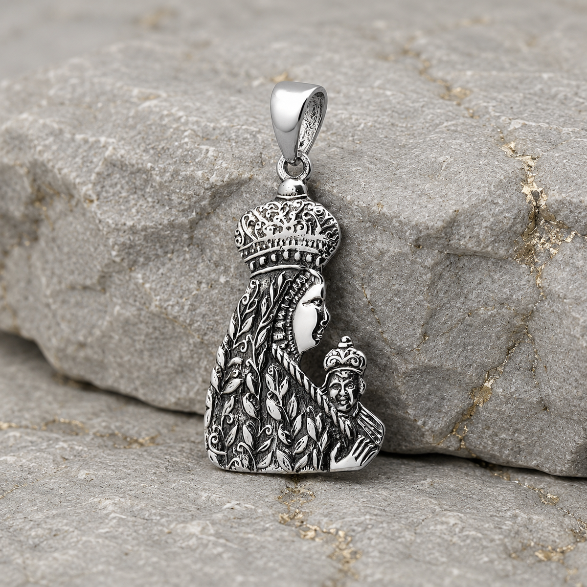 Colgante Medalla Virgen de Montserrat Pequeña Plata 925
