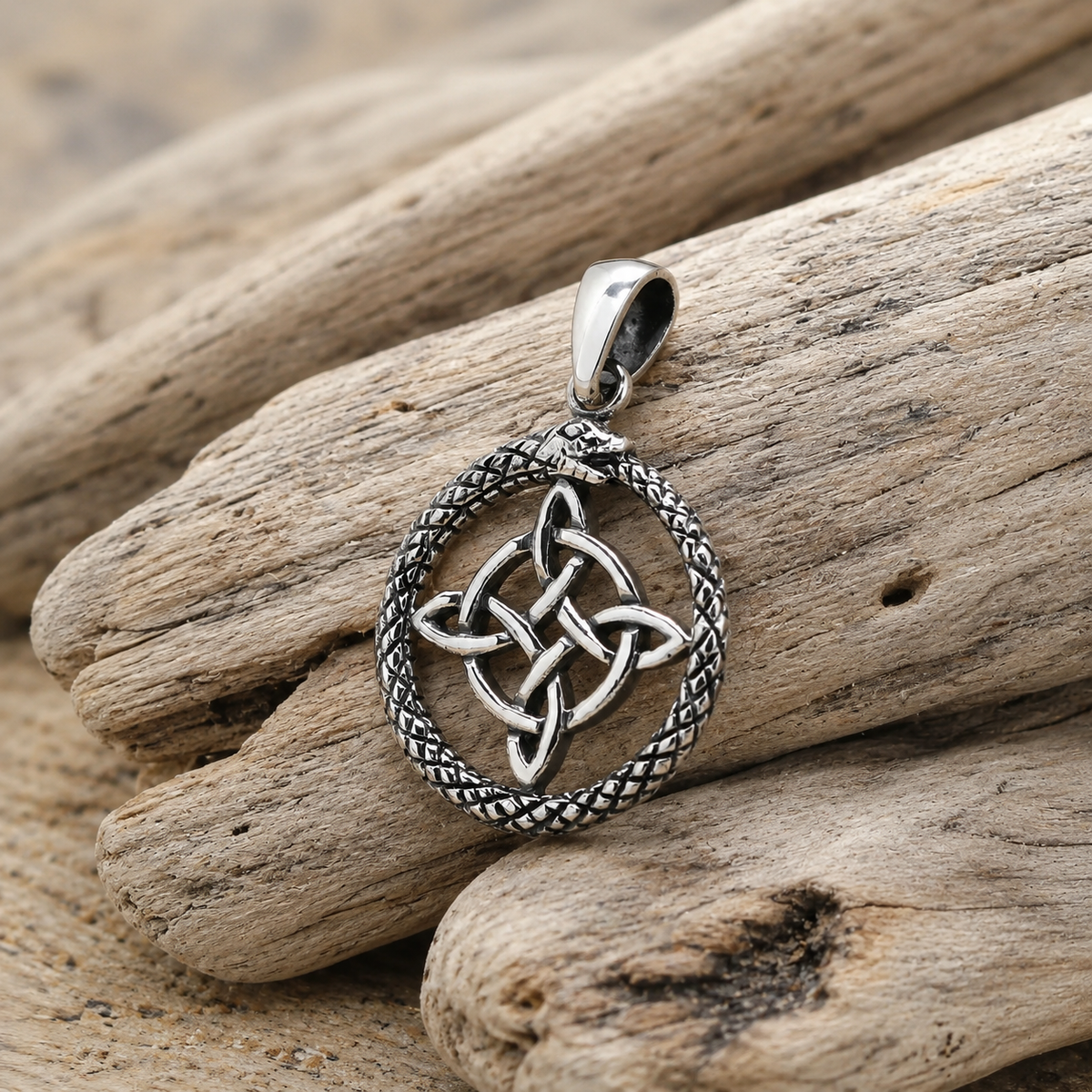 Colgante Nudo de Bruja con Serpiente de Luz Plata 925