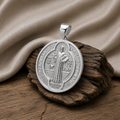 Colgante Placa San Benito 29mm en Plata 925