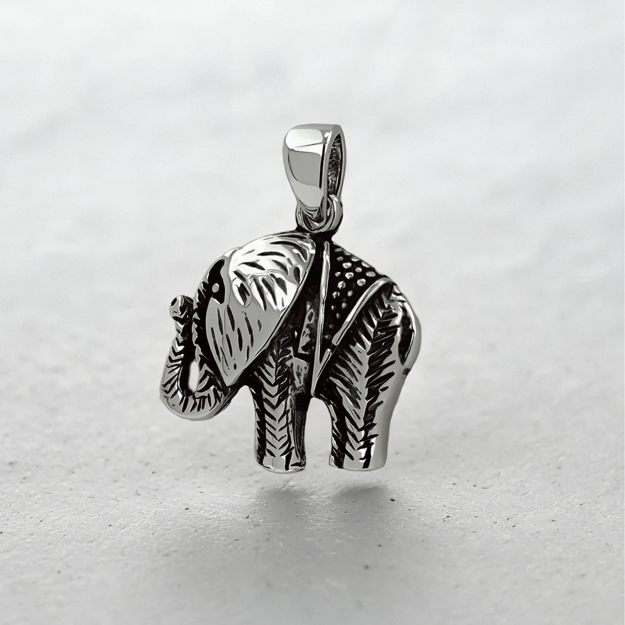 Colgante Elefante Envejecido en Plata 925