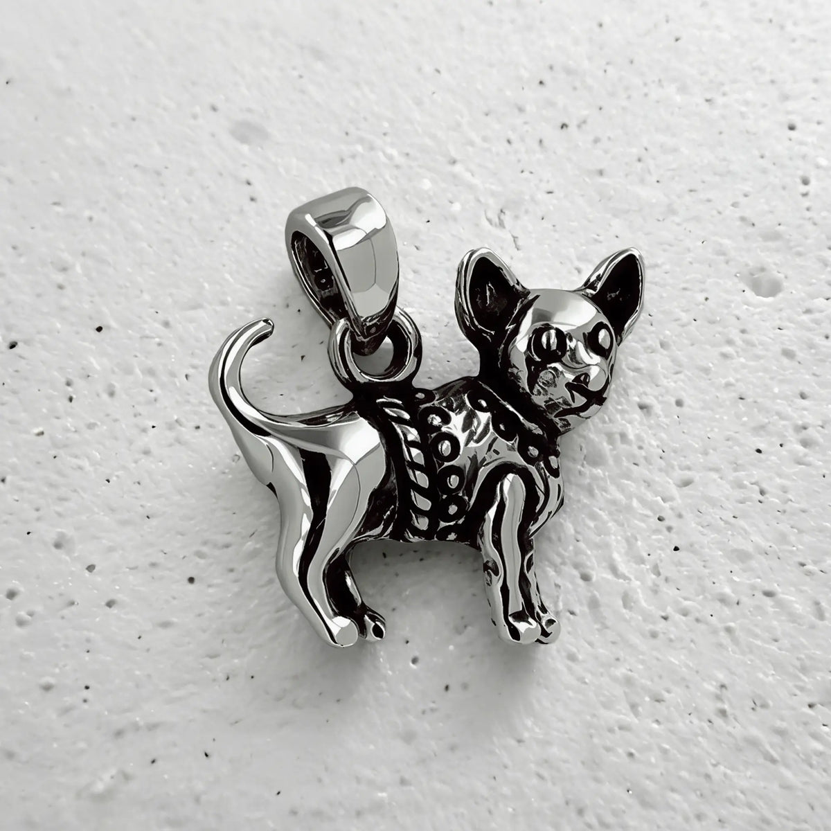 Colgante Perro Chihuahua en Plata de Ley 925