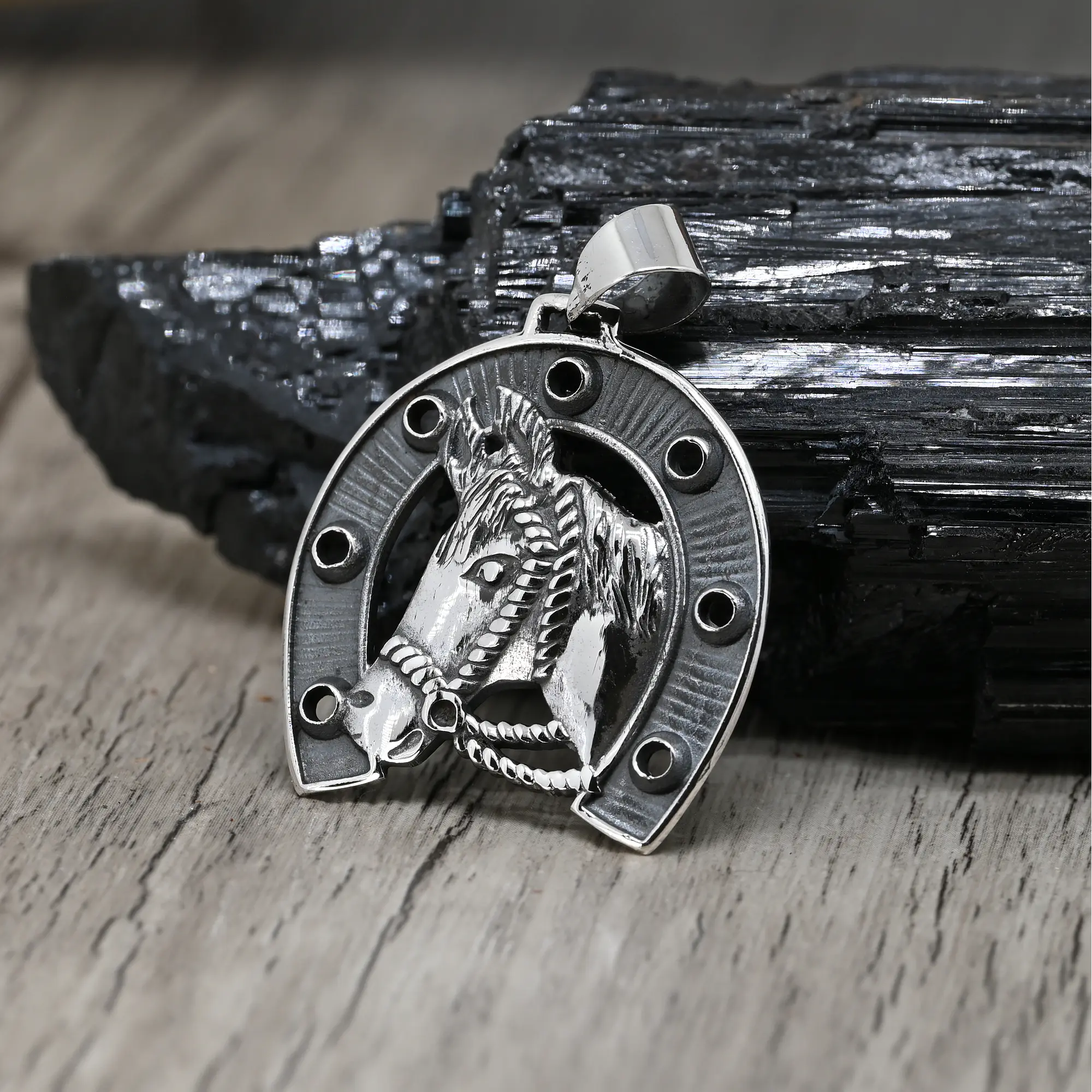 Colgante Herradura Ecuestre con Caballo Calado Plata 925
