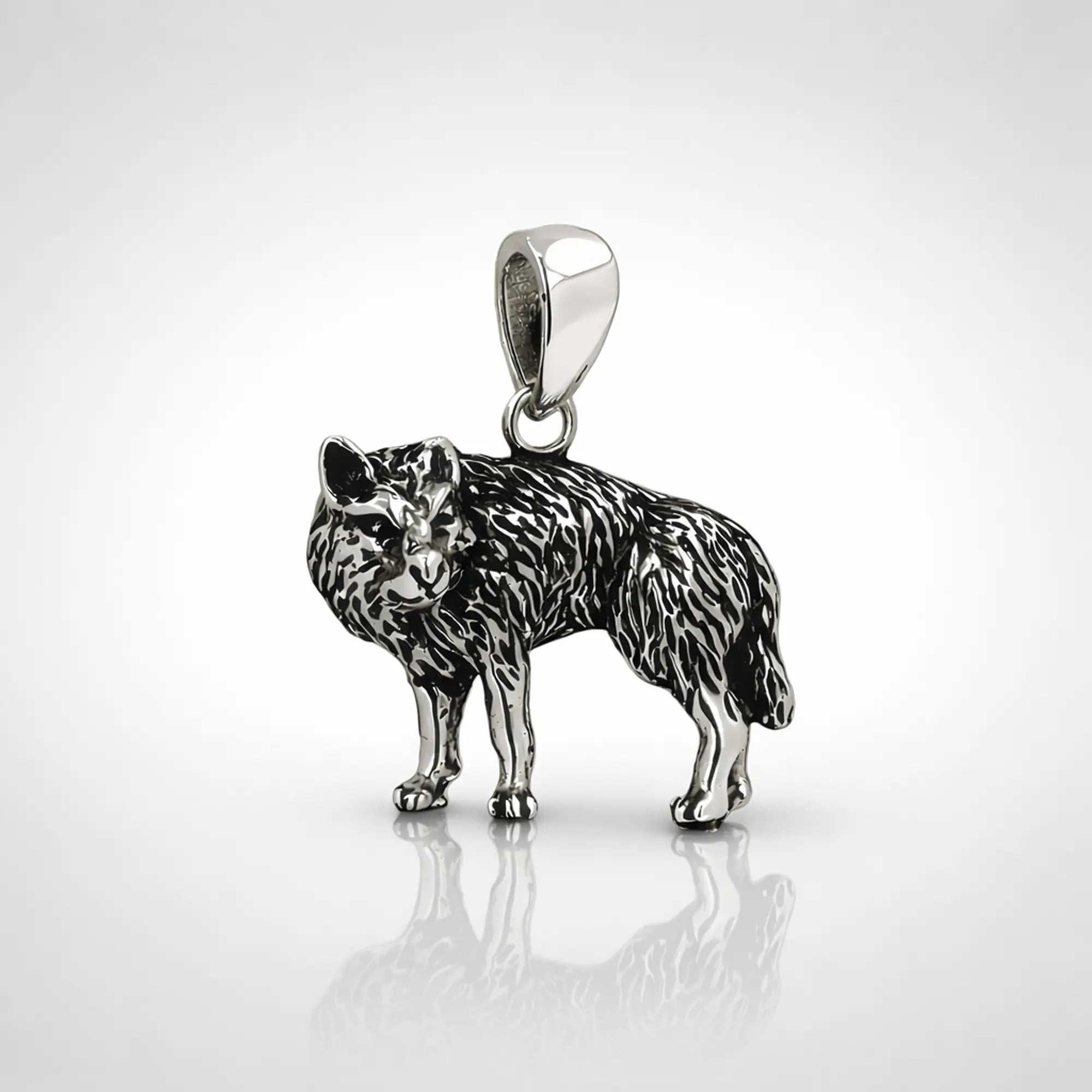 Colgante Lobo Esculpido en Plata 925