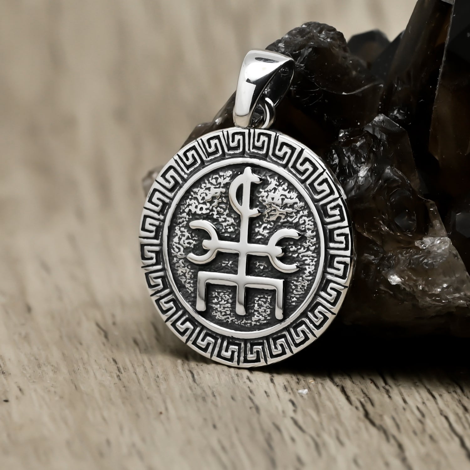 Colgante Runa Del Mago con Greco 21mm en Plata 925